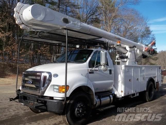 Ford F-750 Моторизирани платформи с талига