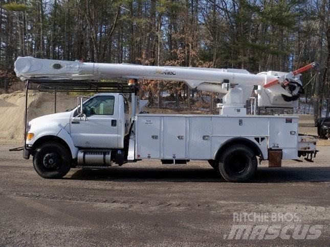 Ford F-750 Моторизирани платформи с талига