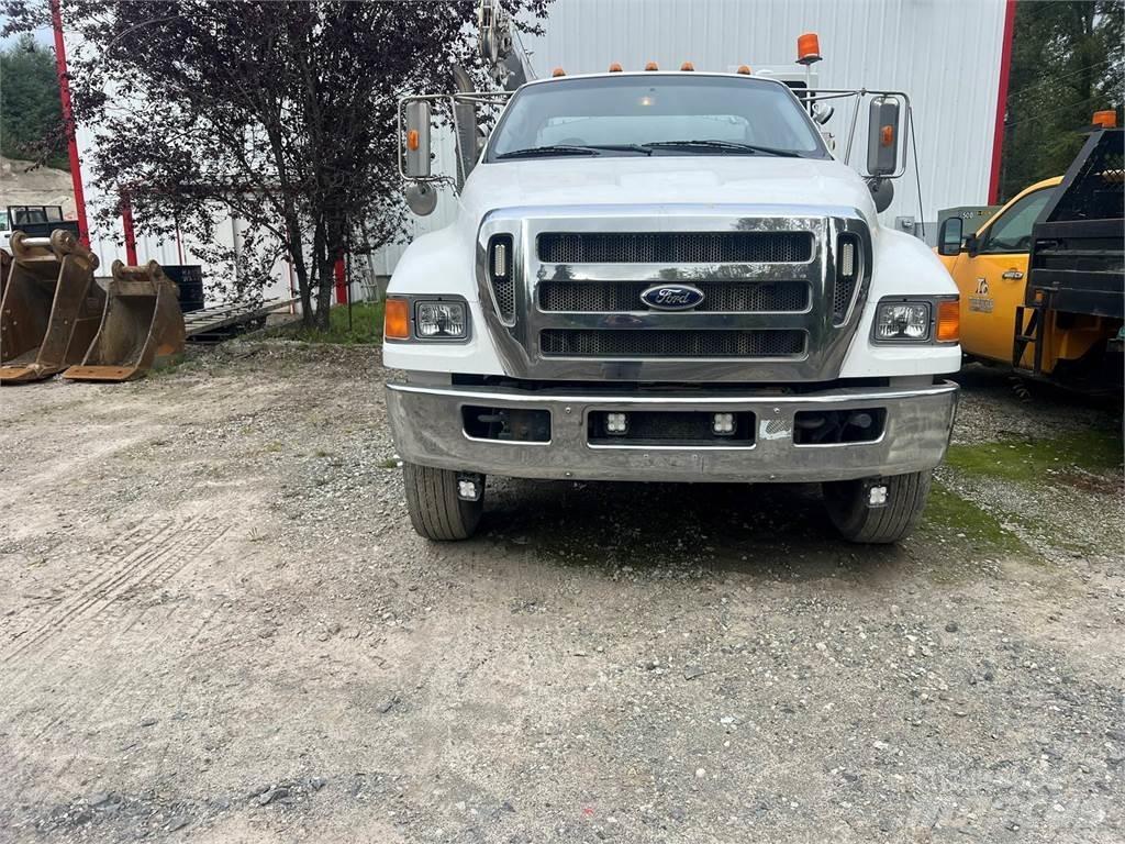Ford F-750 Общински/универсални превозни средства
