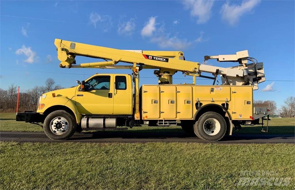 Ford F-750 Моторизирани платформи с талига