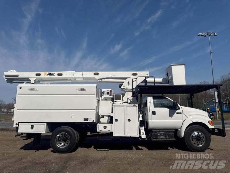Ford F-750 Моторизирани платформи с талига