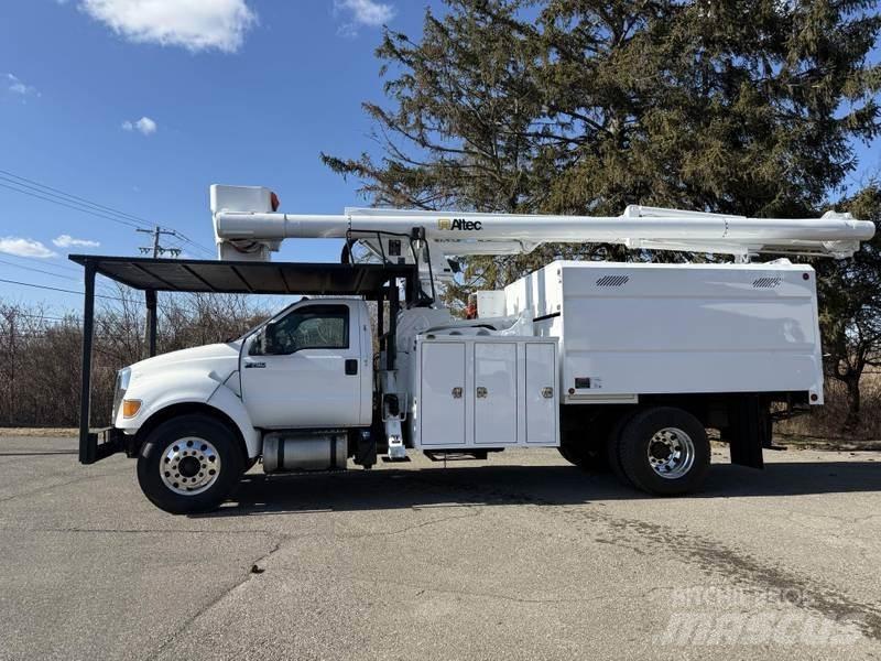 Ford F-750 Моторизирани платформи с талига