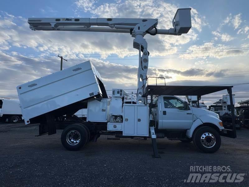 Ford F-750 Моторизирани платформи с талига