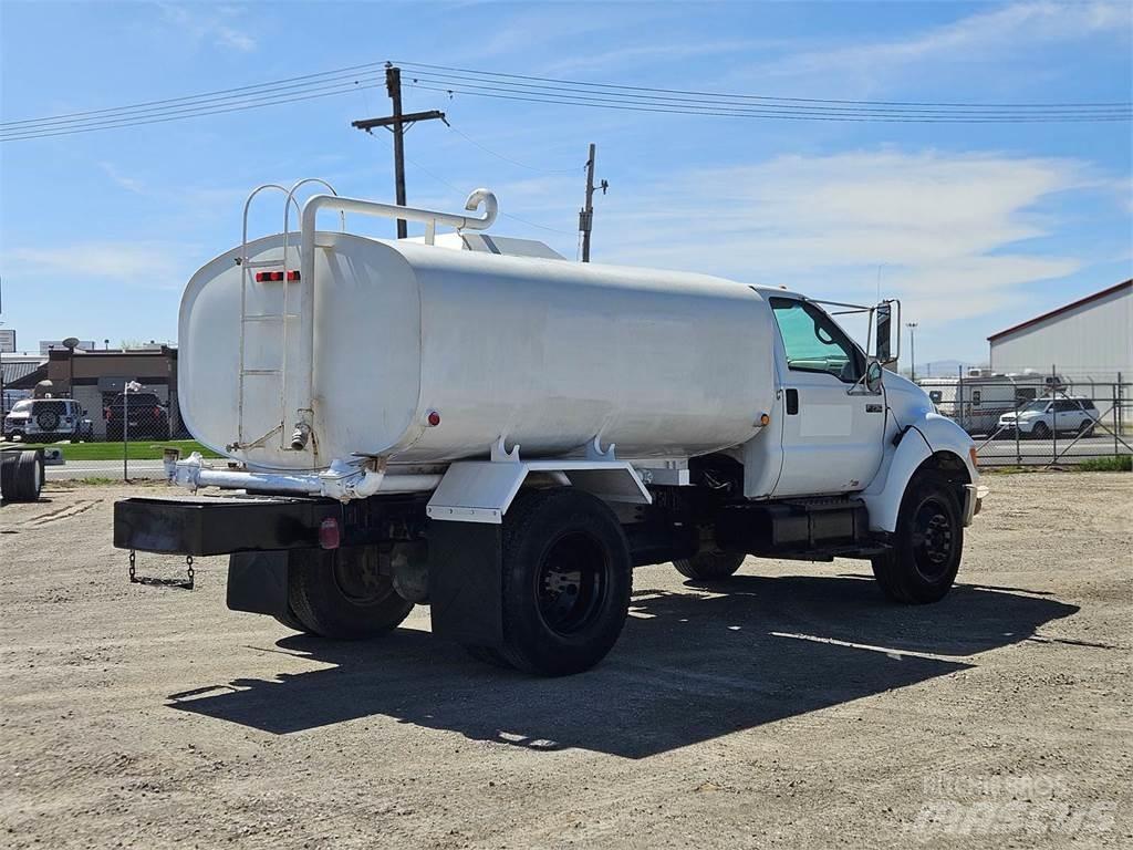 Ford F-750 Цистерна