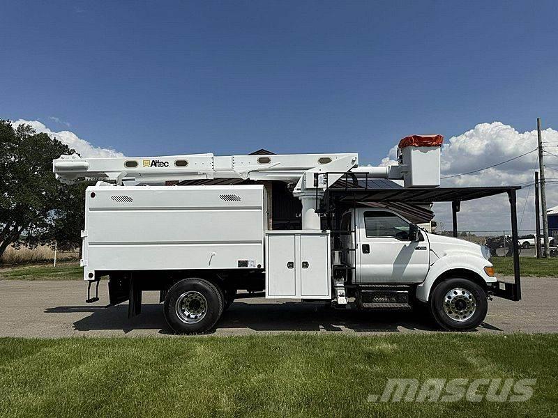 Ford F-750 Моторизирани платформи с талига