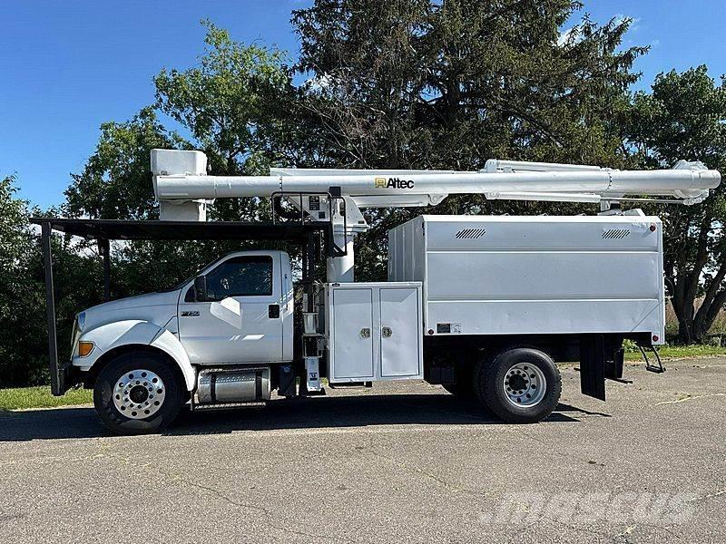 Ford F-750 Моторизирани платформи с талига