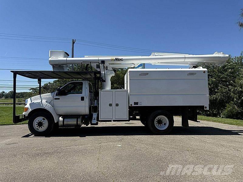 Ford F-750 Моторизирани платформи с талига