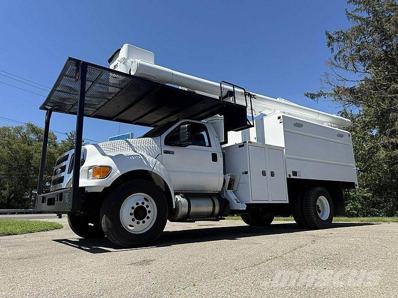 Ford F-750 Моторизирани платформи с талига
