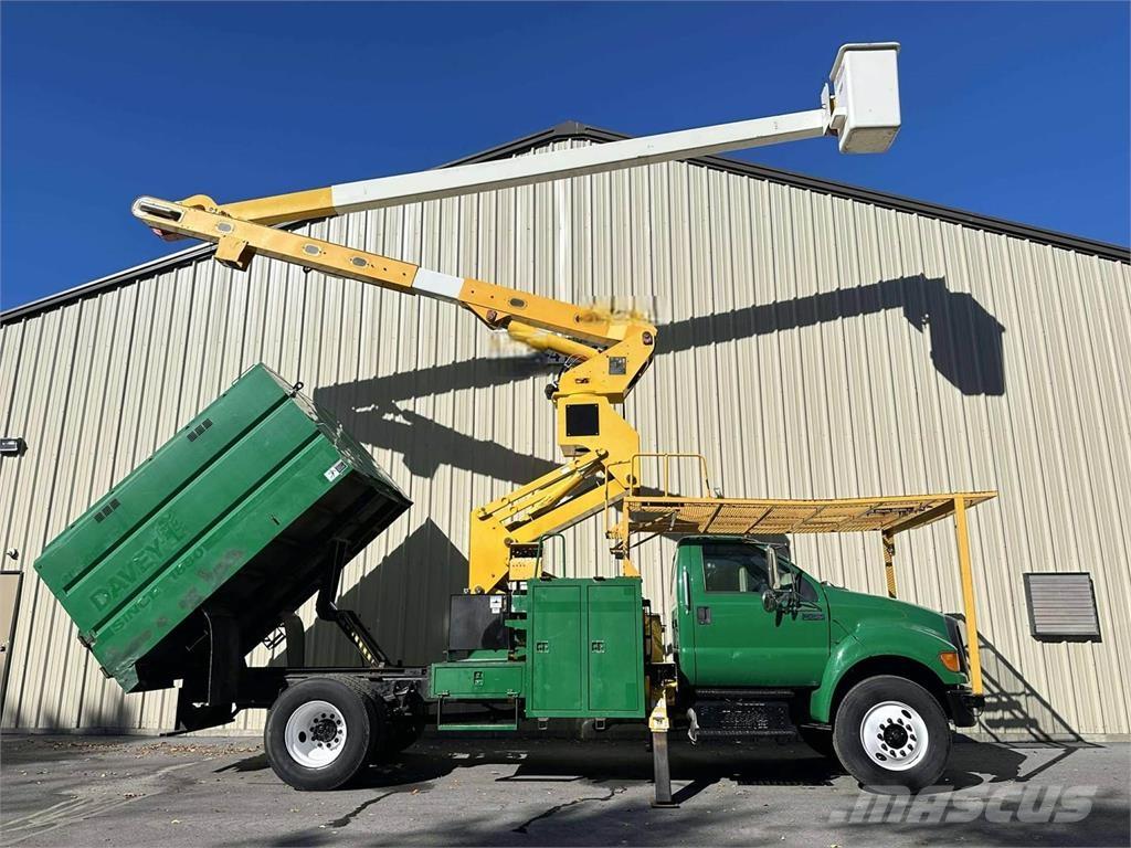 Ford F-750 Моторизирани платформи с талига