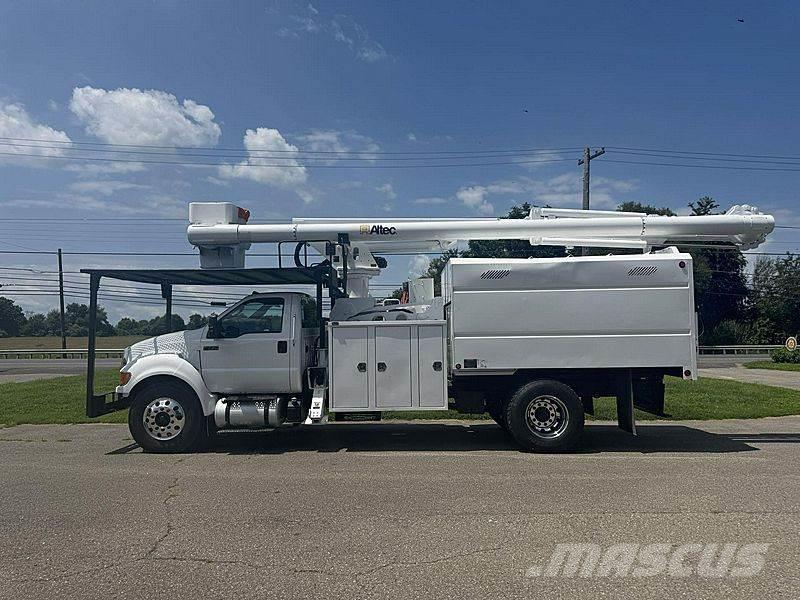 Ford F-750 Моторизирани платформи с талига