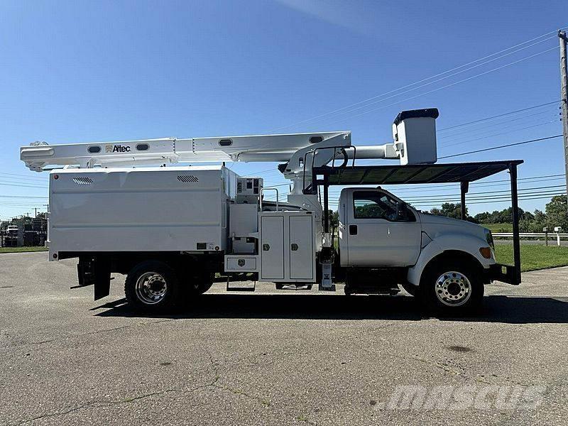 Ford F-750 Моторизирани платформи с талига