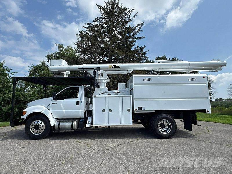 Ford F-750 Моторизирани платформи с талига