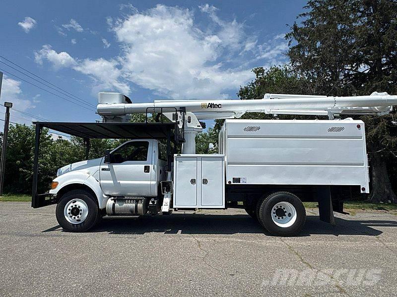 Ford F-750 Моторизирани платформи с талига