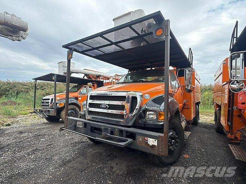 Ford F-750 Моторизирани платформи с талига
