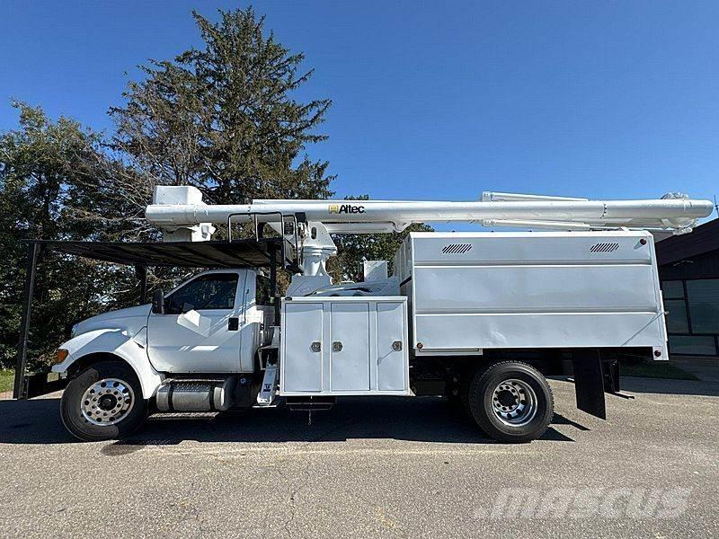 Ford F-750 Моторизирани платформи с талига