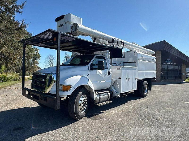 Ford F-750 Моторизирани платформи с талига