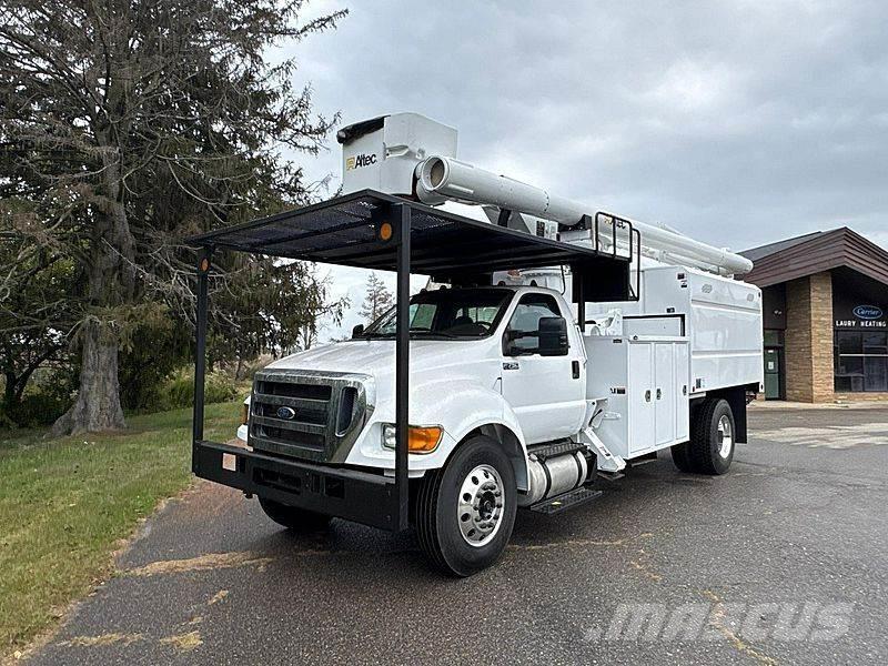 Ford F-750 Моторизирани платформи с талига