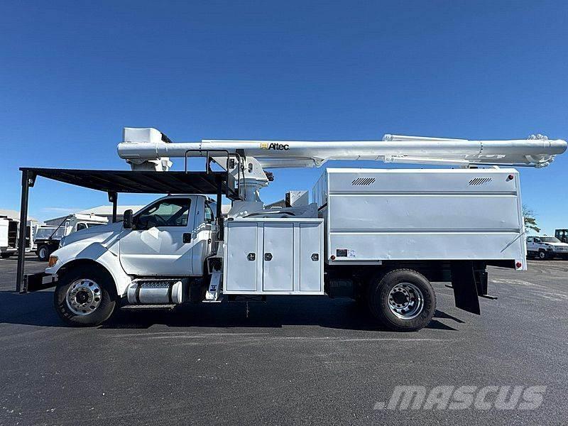 Ford F-750 Моторизирани платформи с талига