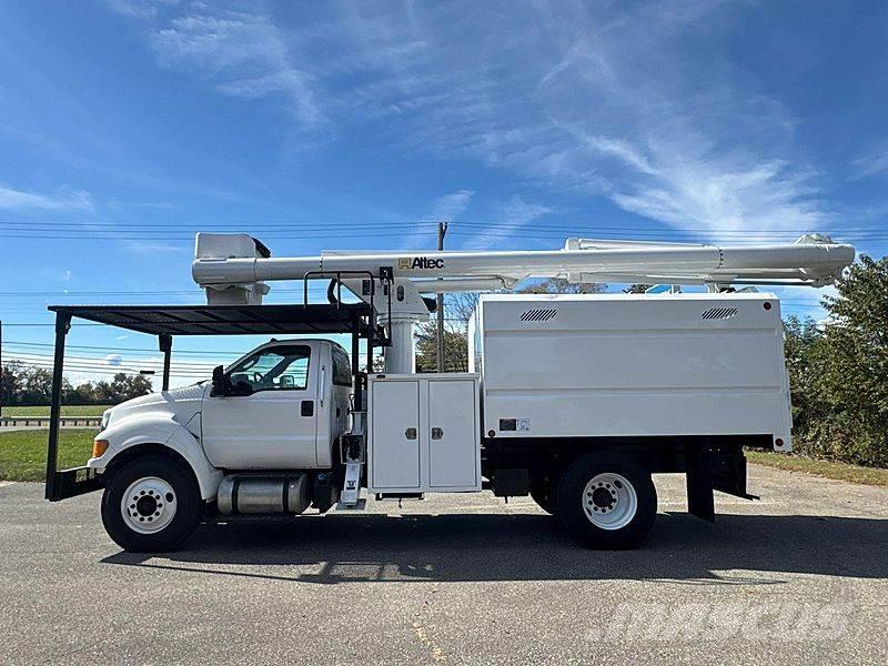 Ford F-750 Моторизирани платформи с талига