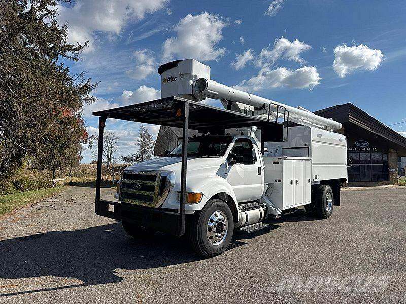 Ford F-750 Моторизирани платформи с талига