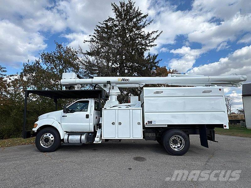 Ford F-750 Моторизирани платформи с талига