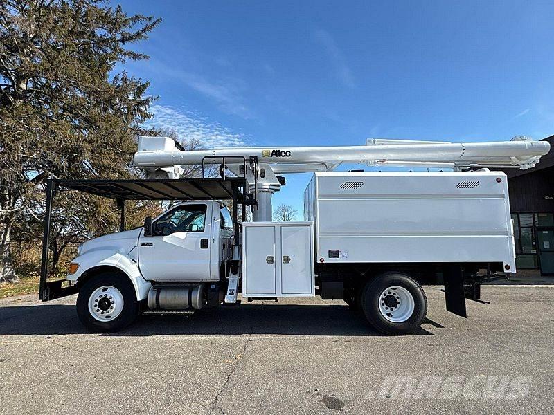 Ford F-750 Моторизирани платформи с талига