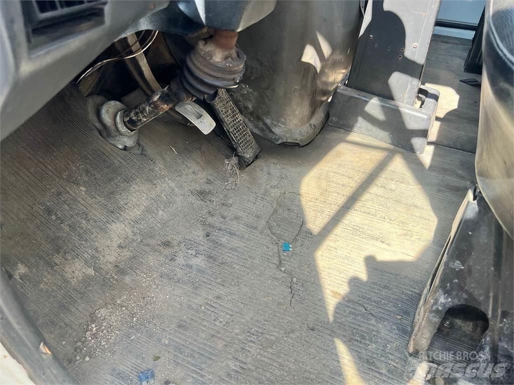 Ford L800 Комби / вакуум камиони
