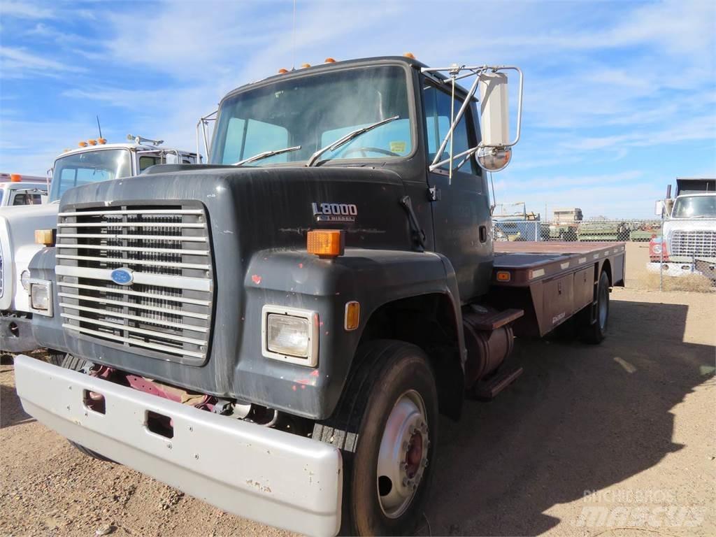 Ford L8000 Самосвал