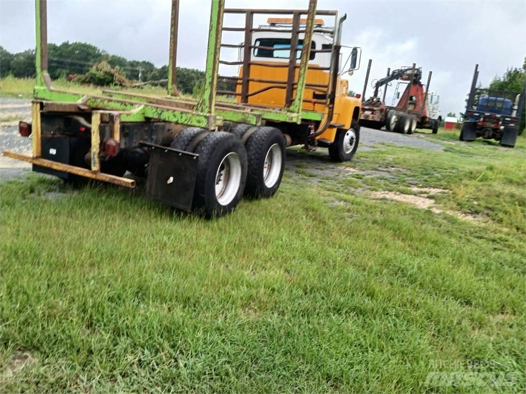 Ford L8000 За превоз на дървени трупи