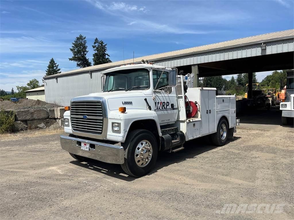 Ford L8000 Общински/универсални превозни средства
