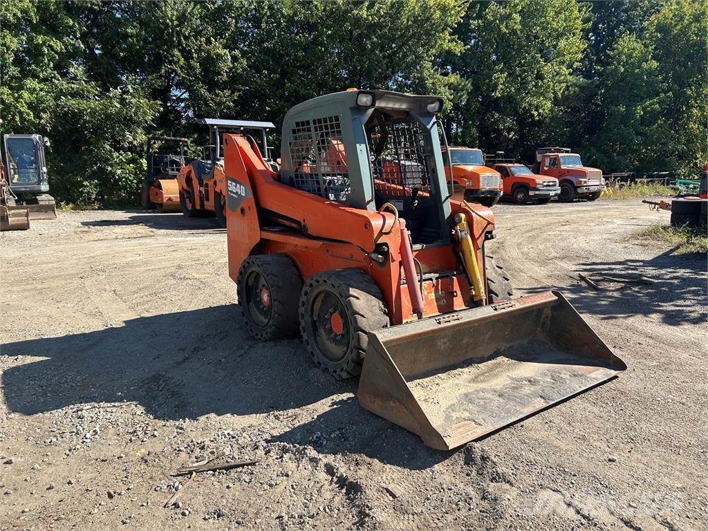 Gehl 5640E Верижен товарач