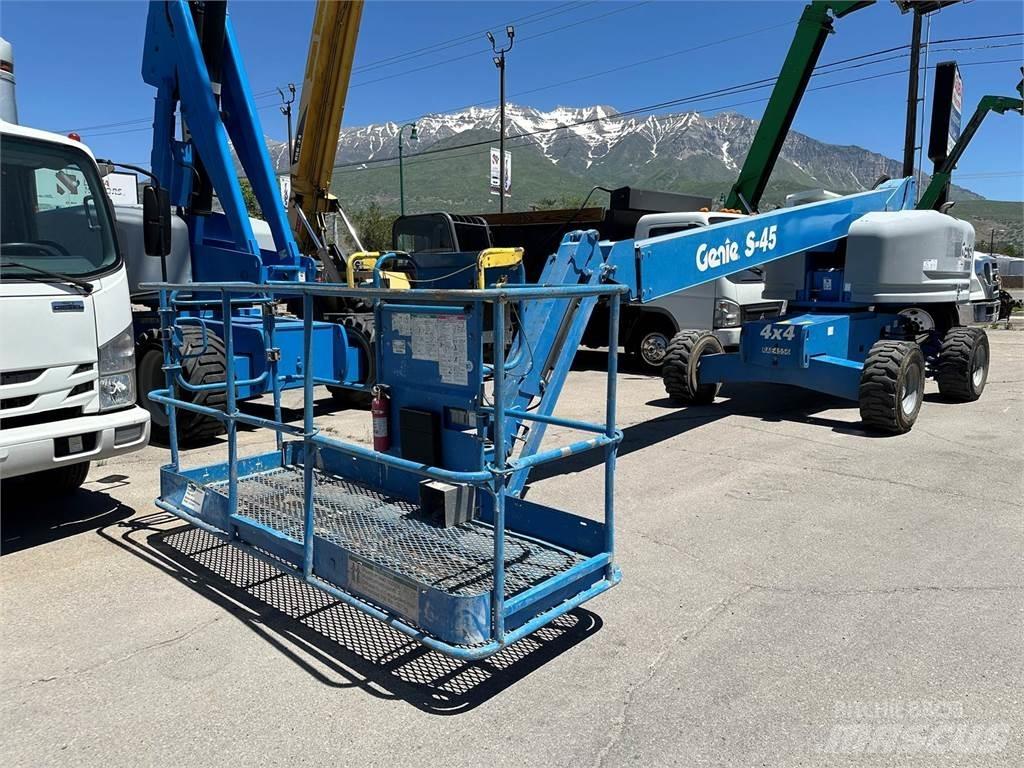 Genie S-45 Телескопични повдигачи
