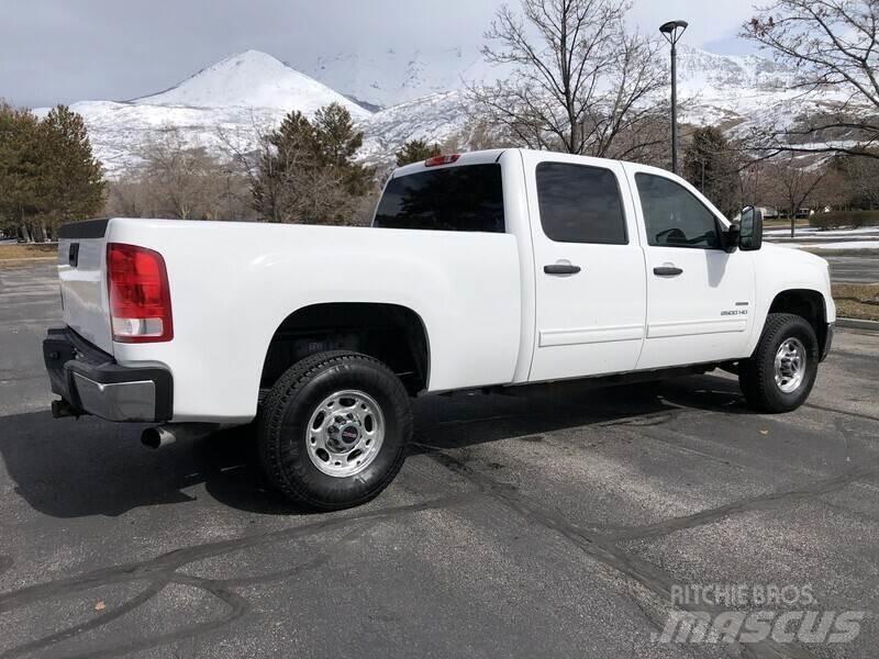 GMC 2500HD Пикапи