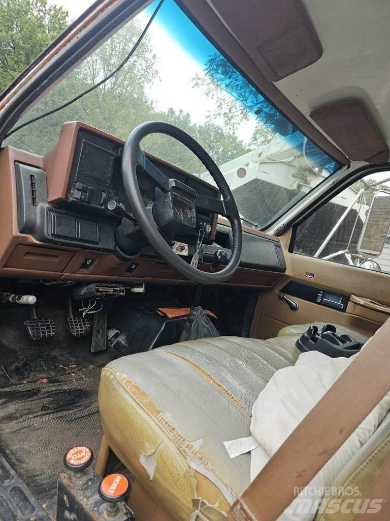 GMC C6000 Камиони за дървени стърготини
