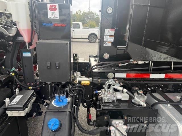Isuzu FTR Камиони с кран с кука