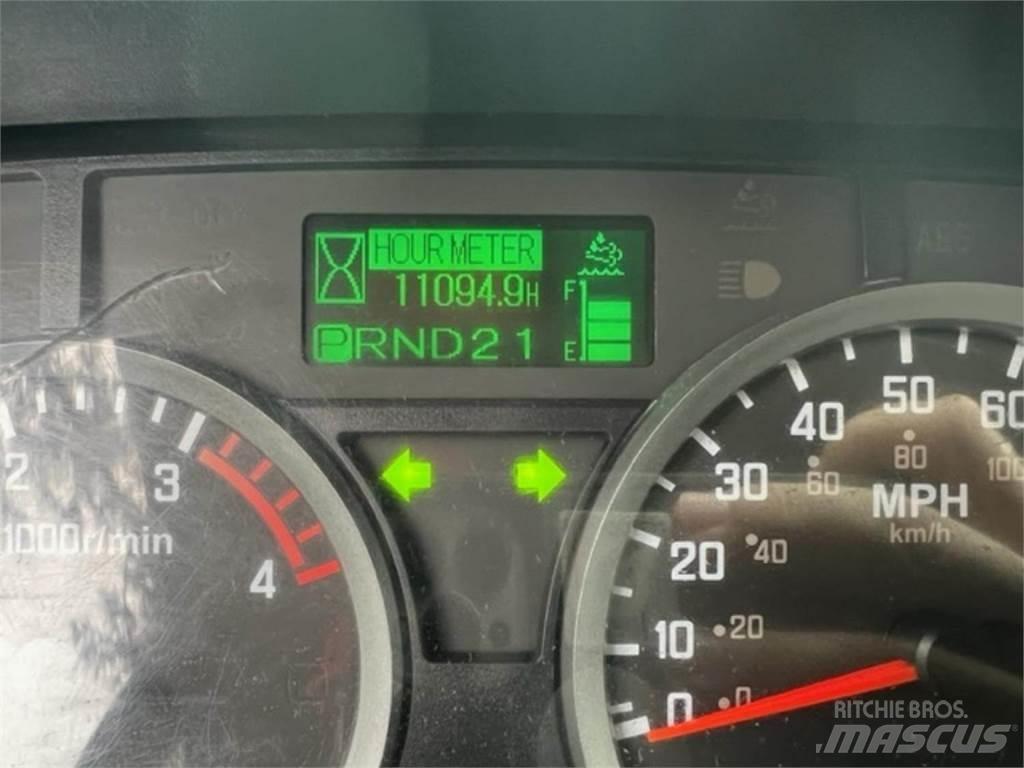 Isuzu NPR Цистерна