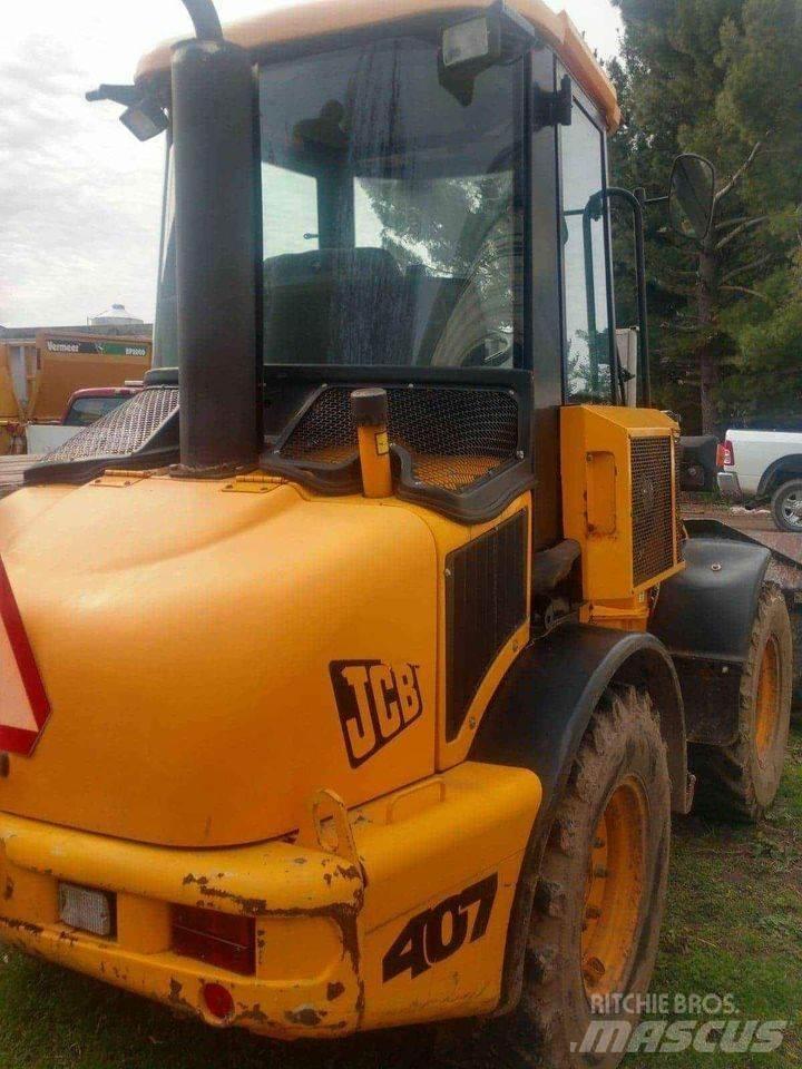 JCB 407 Колесни товарачи