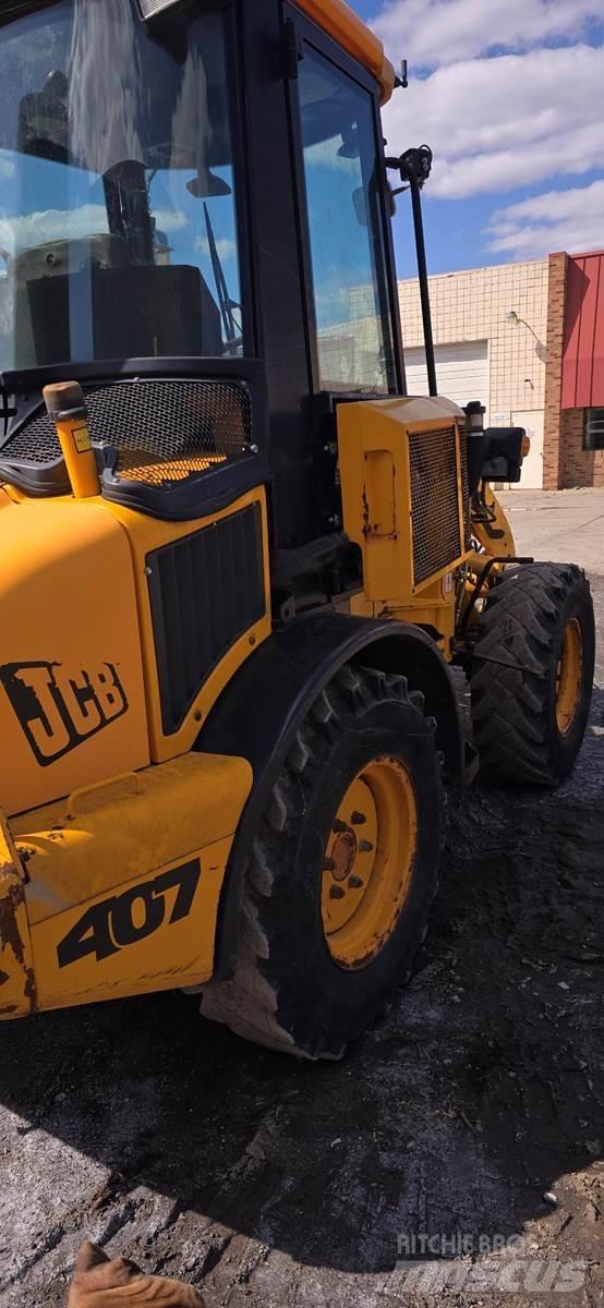 JCB 407 Колесни товарачи