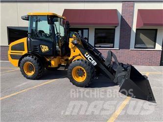 JCB 407B Колесни товарачи
