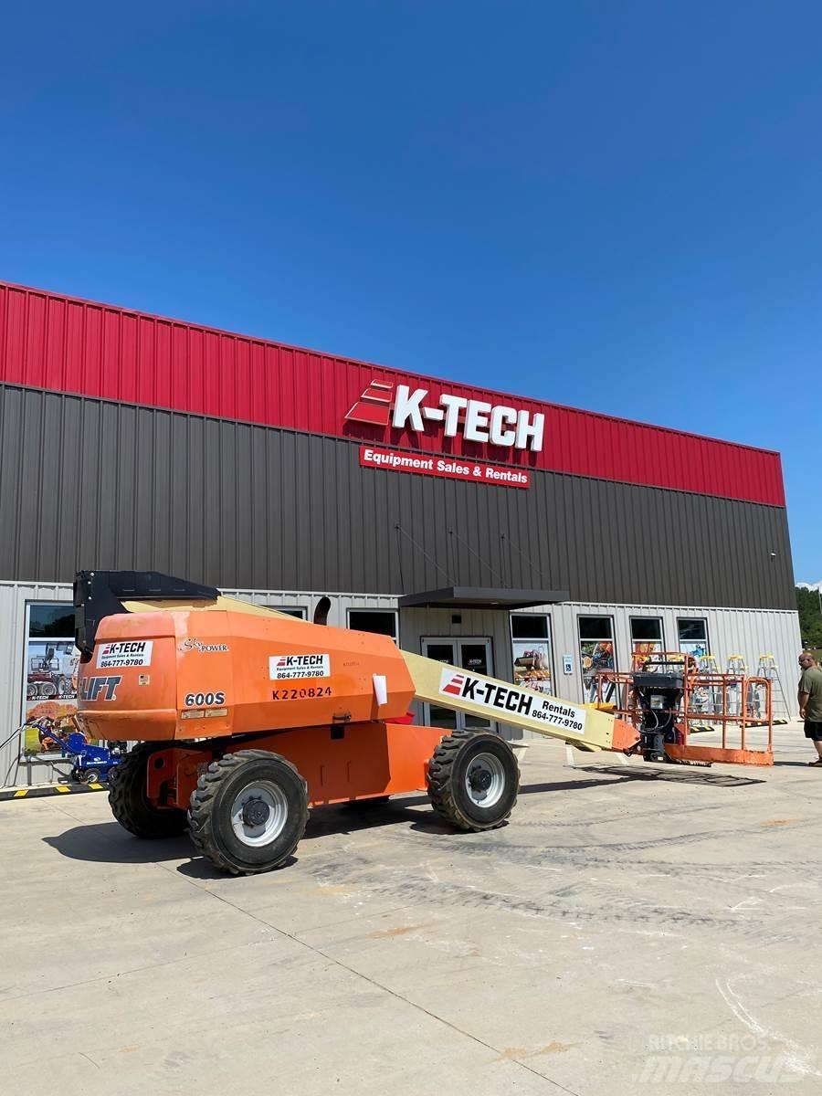 JLG 600S Телескопични повдигачи
