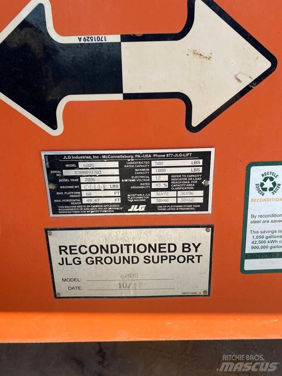 JLG 600S Телескопични повдигачи
