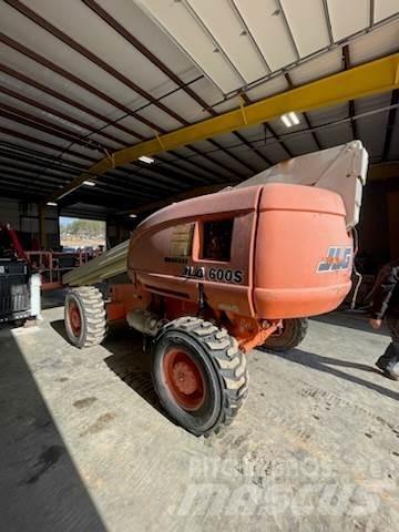 JLG 600S Телескопични повдигачи
