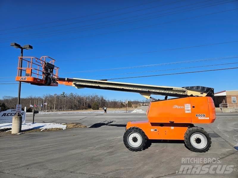 JLG 600S Телескопични повдигачи
