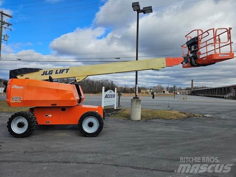 JLG 600S Телескопични повдигачи
