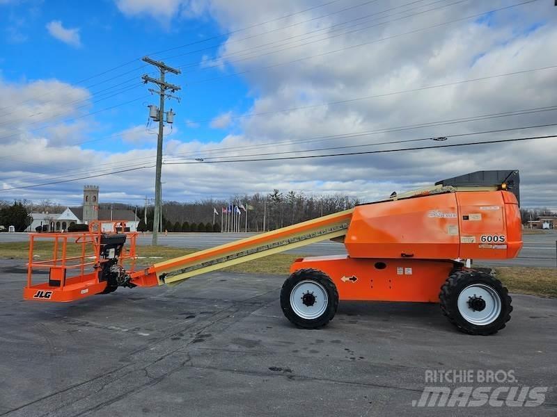 JLG 600S Телескопични повдигачи
