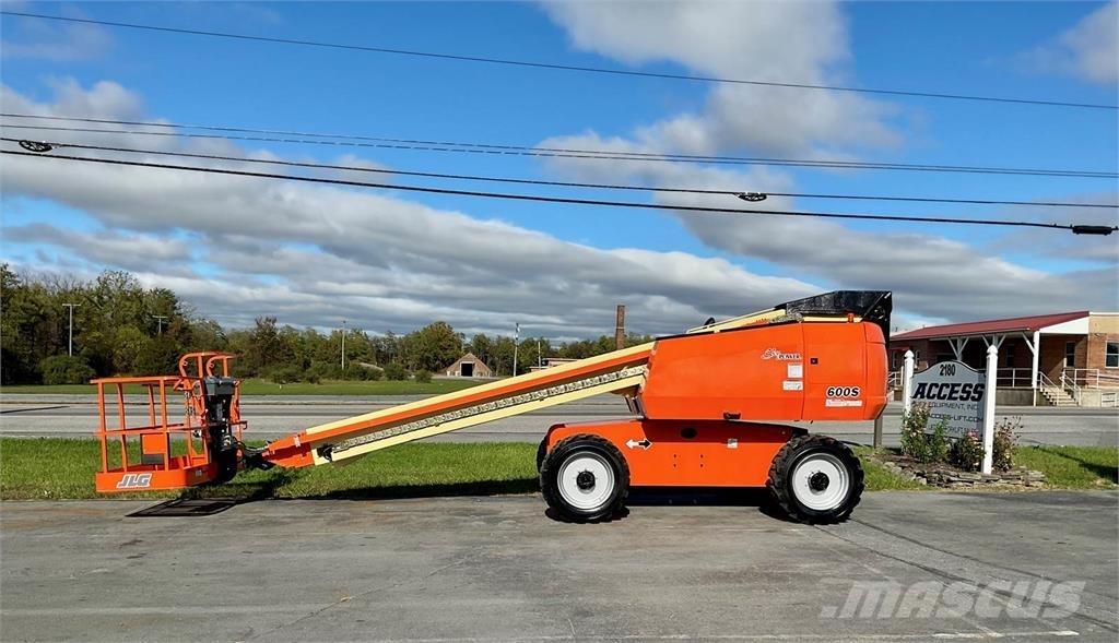 JLG 600S Телескопични повдигачи
