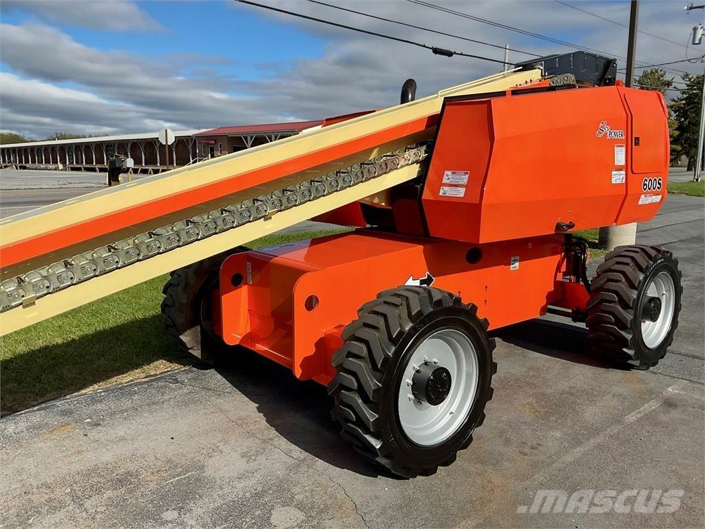 JLG 600S Телескопични повдигачи
