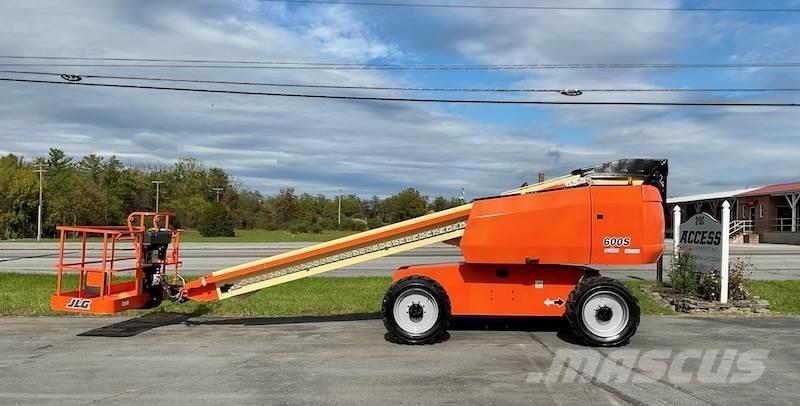 JLG 600S Телескопични повдигачи
