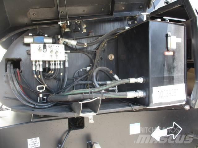JLG 800S Други вишки и платформи