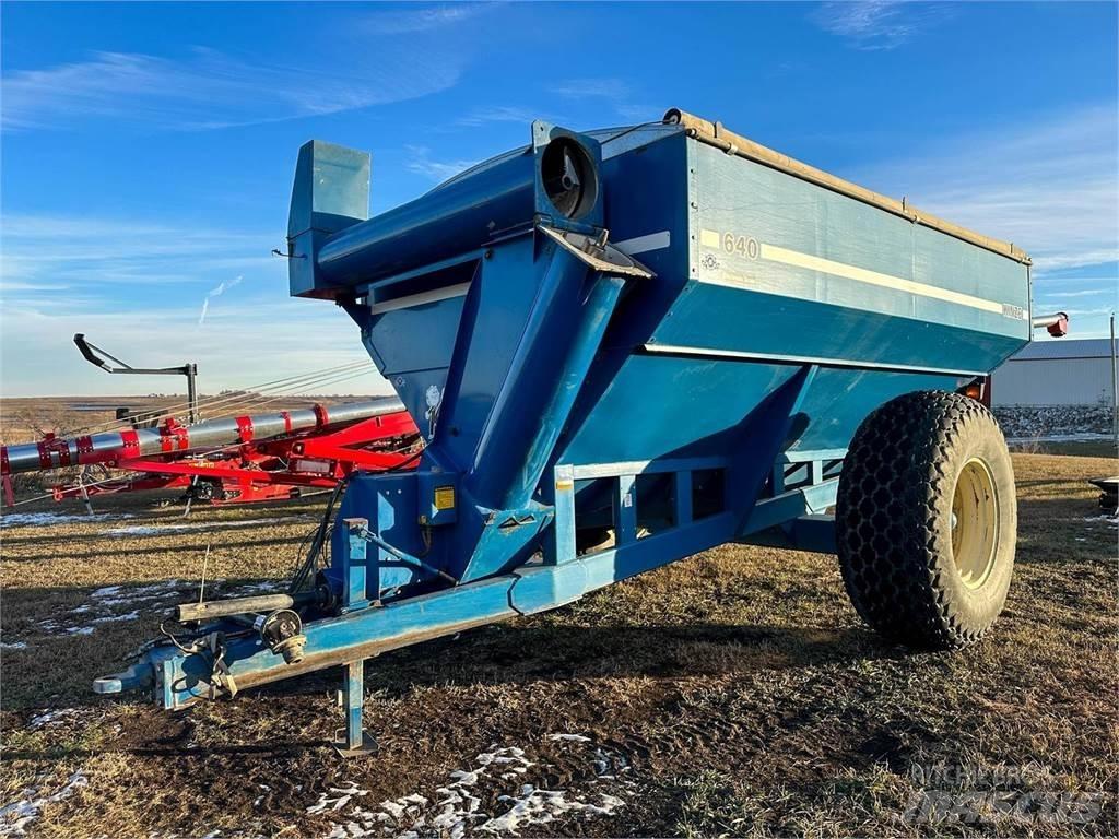 Kinze 640 Ремаркета за зърно / силаж
